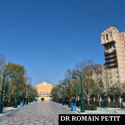 Studio 1 et The Hollywood Tower Hotel vus depuis Adventure Way par Romain Petit