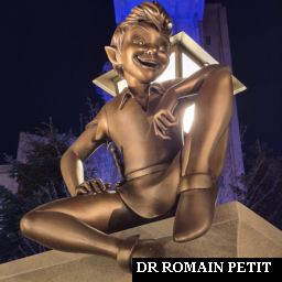Statue de Peter Pan dans le jardin anglais le long de Adventure Way par Romain Petit