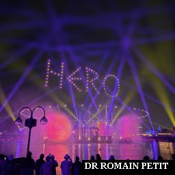 Skytracers et drones du spectacle nocturne Disney Cascade of Lights par Romain Petit