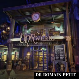 Entrée du restaurant Uhrwerk de nuit