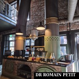 Mets du petit déjeuner du restaurant Uhrwerk