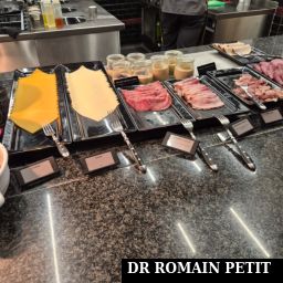 Mets du petit déjeuner du restaurant Uhrwerk
