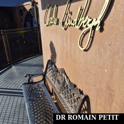 Banc en haut de l'hôtel Charles Lindberg qui permet d'admirer Rookburgh et son attraction F.L.Y.