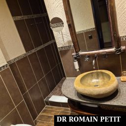 Salle de bain de la chambre de l'hôtel Matamba