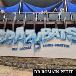 Entrée de la file d'attente de l'attraction Crazy Bats