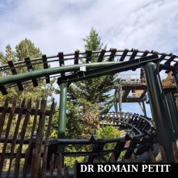 Rails de l'attraction Colorado Adventure par Romain Petit