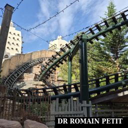 Rails de l'attraction Colorado Adventure par Romain Petit