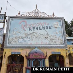 Entrée de l'attraction Popcorn Revenge par Romain Petit