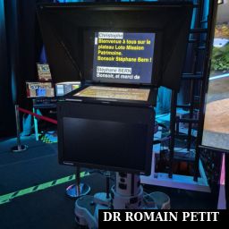 Prompteur fixé sur une caméra