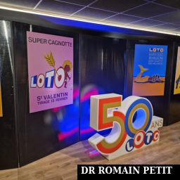 Affiches et logo célébrant les 50 ans du loto