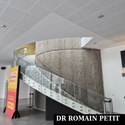 Escalier autour d'une des 4 colonnes