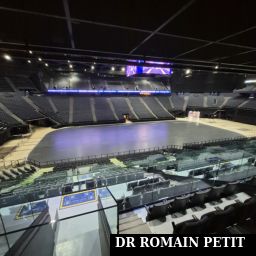 Vue de la salle depuis l'appartement
